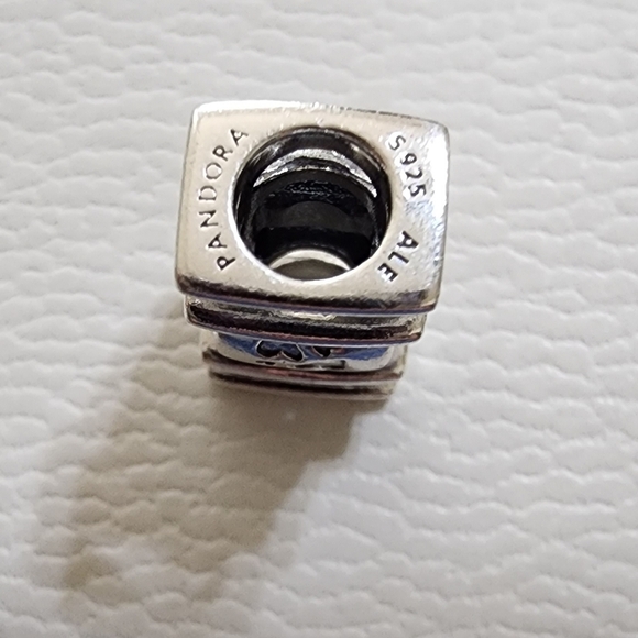 Pandora Disney Minnie Mouse Bow & Mum Charm - Picture 7 of 10